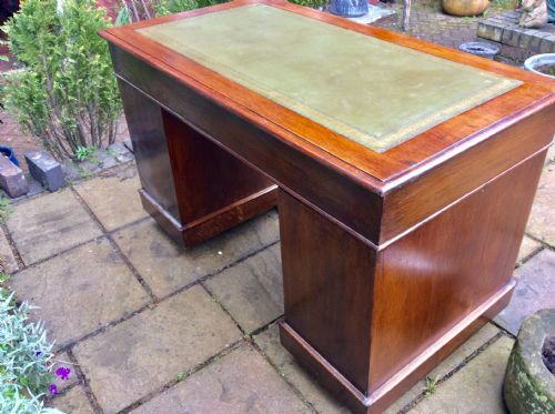 VICTORIAN OAK PEDESTAL DESK - ADDITIONAL PHOTO 3