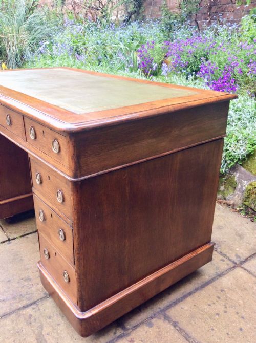 VICTORIAN OAK PEDESTAL DESK - ADDITIONAL PHOTO 5