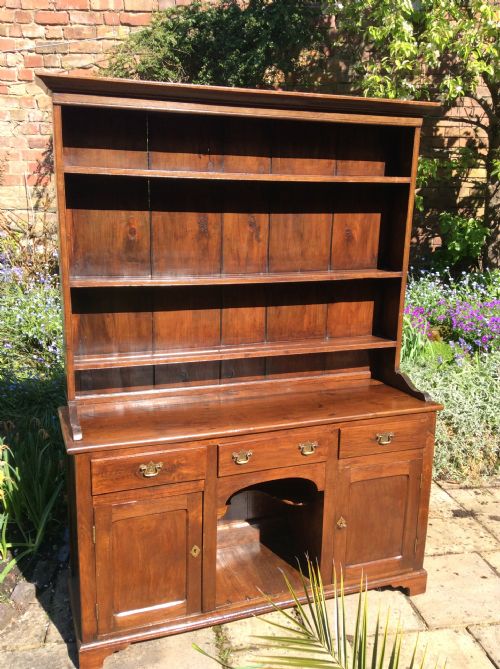 SMALL OAK DRESSER AND SHELVES - ADDITIONAL PHOTO 2