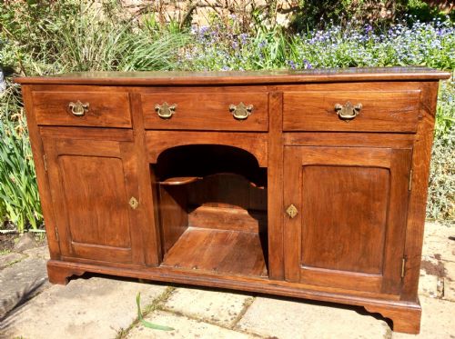 SMALL OAK DRESSER BASE - ADDITIONAL PHOTO 2