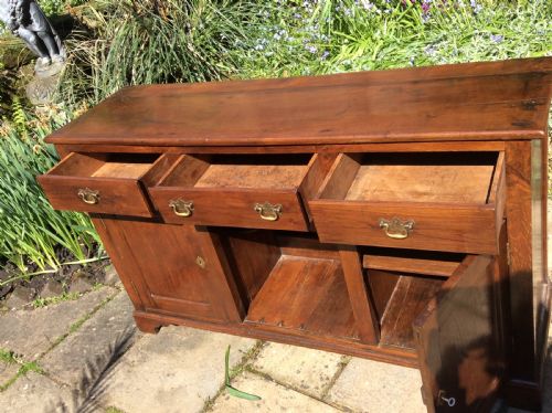 SMALL OAK DRESSER BASE - ADDITIONAL PHOTO 3
