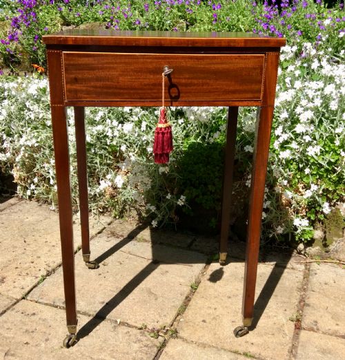 GEORGIAN SMALL MAHOGANY SIDE OR LAMP TABLE - ADDITIONAL PHOTO 3