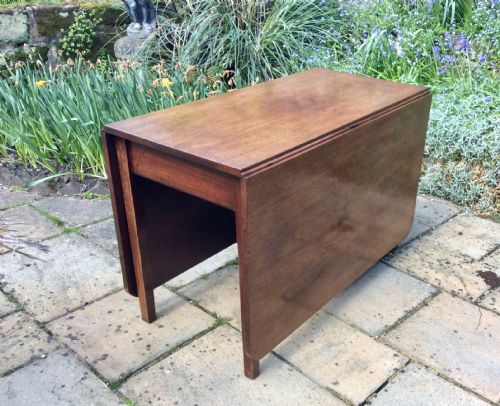 A LARGE DROP LEAF MAHOGANY DINING TABLE - ADDITIONAL PHOTO 1