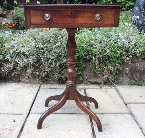 SMALL REGENCY MAHOGANY TABLE - ADDITIONAL PHOTO 1