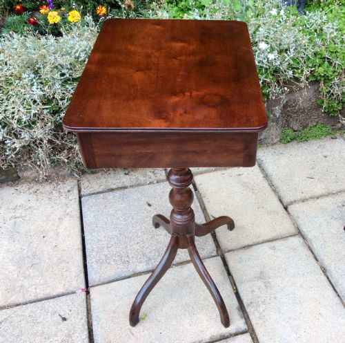 SMALL REGENCY MAHOGANY TABLE - ADDITIONAL PHOTO 2