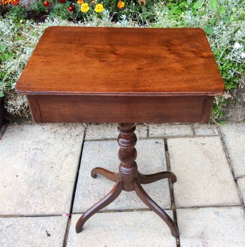 SMALL REGENCY MAHOGANY TABLE - ADDITIONAL PHOTO 4