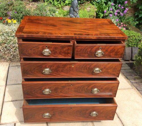 SMALL REGENCY MAHOGANY CHEST OF DRAWERS - ADDITIONAL PHOTO 3