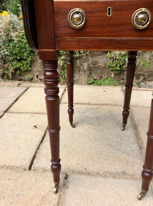 SMALL REGENCY PEMBROKE WORK OR LAMP TABLE - ADDITIONAL PHOTO 4