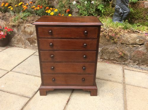A VERY SMALL SET OF DRAWERS - ADDITIONAL PHOTO 2