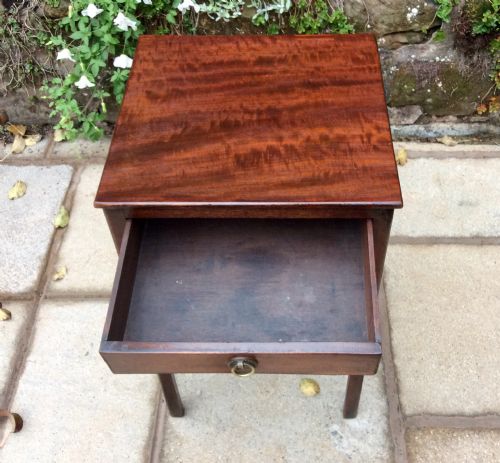 SMALL MAHOGANY TABLE WITH DRAWER - ADDITIONAL PHOTO 1