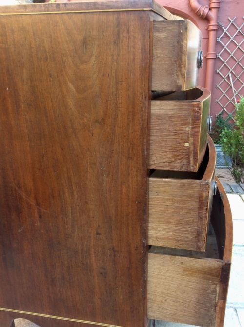 REGENCY MAHOGANY BOW FRONT CHEST OF DRAWERS - ADDITIONAL PHOTO 5