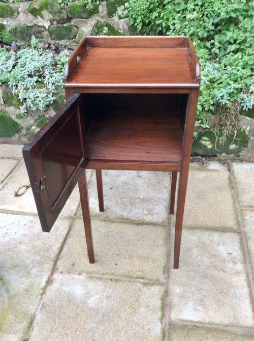 MAHOGANY POT CUPBOARD BEDSIDE TABLE - ADDITIONAL PHOTO 4