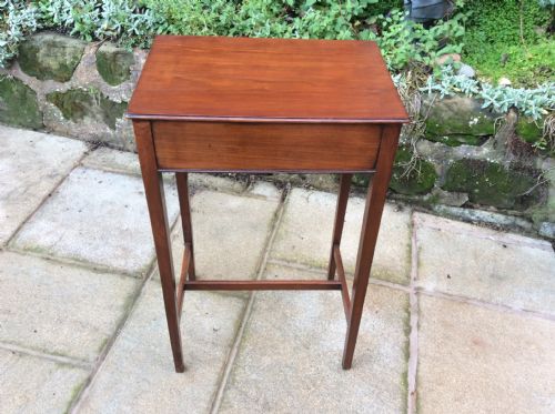 SMALL GEORGIAN SIDE TABLE - ADDITIONAL PHOTO 2
