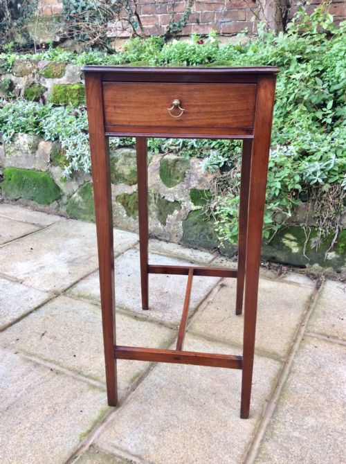SMALL GEORGIAN SIDE TABLE - ADDITIONAL PHOTO 3