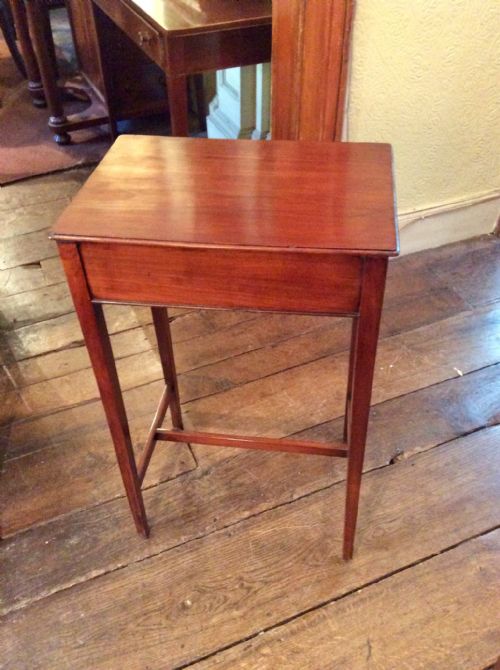 SMALL GEORGIAN SIDE TABLE - ADDITIONAL PHOTO 4