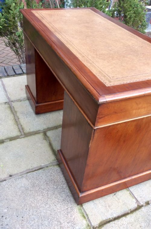 VICTORIAN MAHOGANY PEDESTAL DESK - ADDITIONAL PHOTO 1