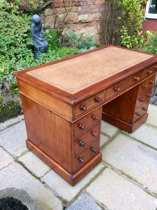 VICTORIAN MAHOGANY PEDESTAL DESK - ADDITIONAL PHOTO 2