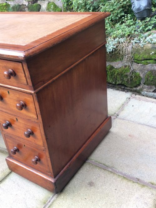 VICTORIAN MAHOGANY PEDESTAL DESK - ADDITIONAL PHOTO 4