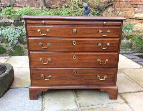 SMALL GEORGIAN MAHOGANY CHEST OF DRAWERS - ADDITIONAL PHOTO 2