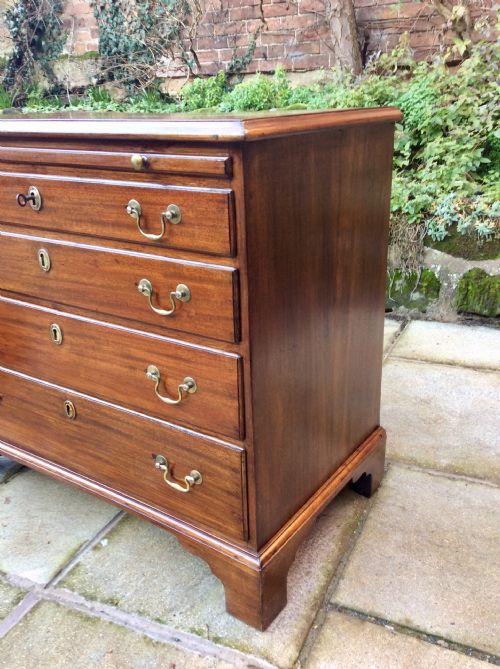 SMALL GEORGIAN MAHOGANY CHEST OF DRAWERS - ADDITIONAL PHOTO 3