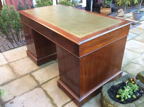 VICTORIAN MAHOGANY PEDESTAL DESK - ADDITIONAL PHOTO 6