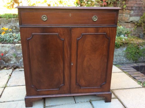 QUALITY MAHOGANY SIDE CABINET - ADDITIONAL PHOTO 3