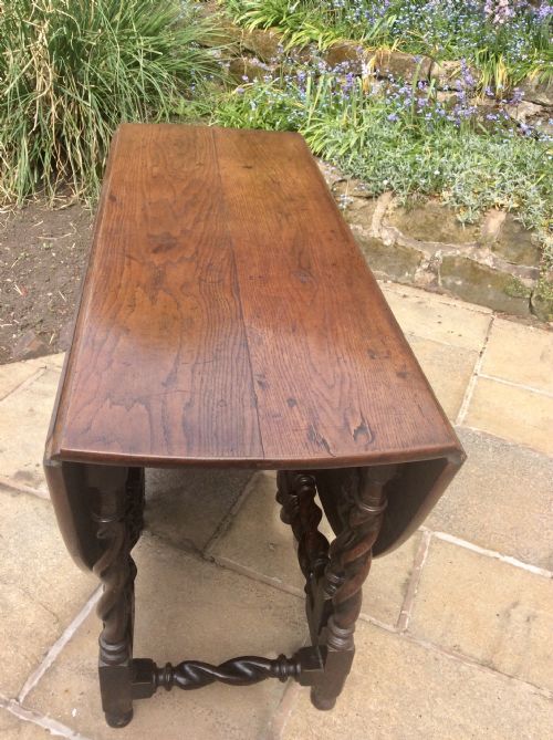 RARE LATE 17TH CENTURY OAK DINING TABLE - ADDITIONAL PHOTO 4