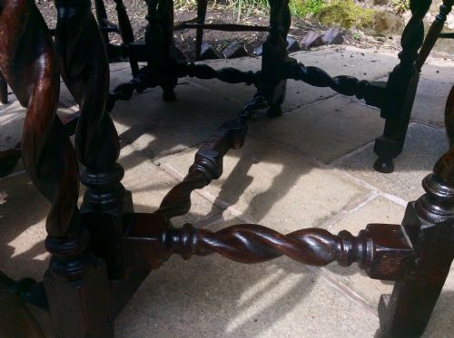 RARE LATE 17TH CENTURY OAK DINING TABLE - ADDITIONAL PHOTO 7