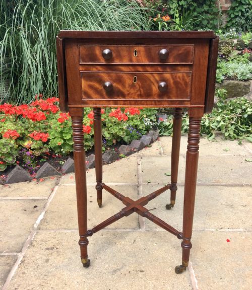 SMALL REGENCY PEMBROKE WORK OR LAMP TABLE - ADDITIONAL PHOTO 2