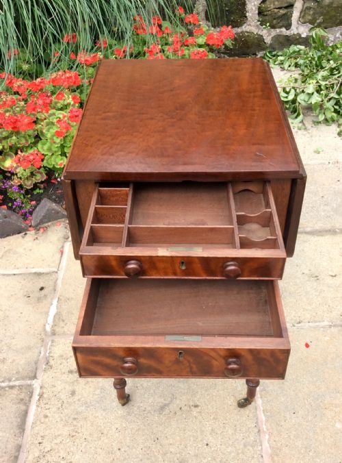 SMALL REGENCY PEMBROKE WORK OR LAMP TABLE - ADDITIONAL PHOTO 3