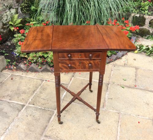 SMALL REGENCY PEMBROKE WORK OR LAMP TABLE - ADDITIONAL PHOTO 4