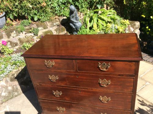 SMALL GEORGIAN MAHOGANY CHEST OF DRAWERS - ADDITIONAL PHOTO 4