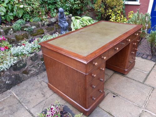 LARGE OAK PEDESTAL DESK - ADDITIONAL PHOTO 3