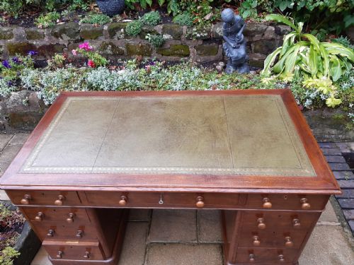 LARGE OAK PEDESTAL DESK - ADDITIONAL PHOTO 4