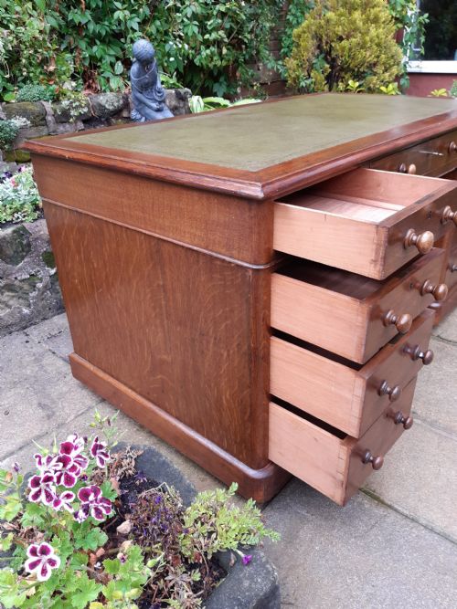 LARGE OAK PEDESTAL DESK - ADDITIONAL PHOTO 8