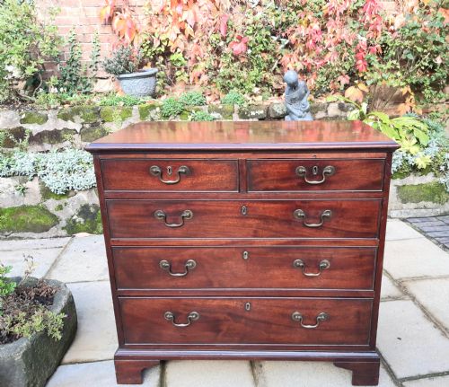 small georgian mahogany chest of drawers - CATEGORY: ANTIQUE CHEST OF DRAWERS - DATED 18TH CENTURY
