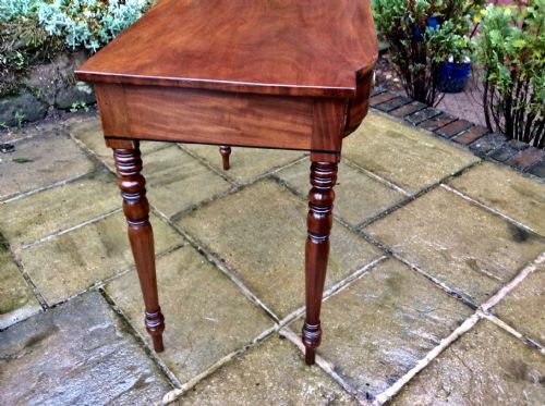 EARLY 19TH CENTURY MAHOGANY DRESSING OR SIDE TABLE - ADDITIONAL PHOTO 2