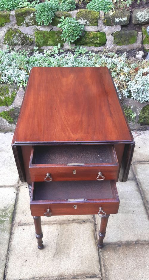 SMALL PEMBROKE WORK OR LAMP TABLE - ADDITIONAL PHOTO 2