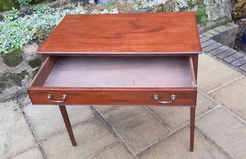 GEORGIAN MAHOGANY SIDE TABLE - ADDITIONAL PHOTO 1