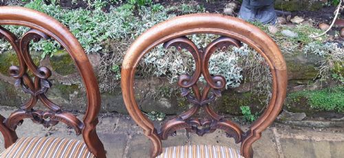 A PRETTY PAIR OF VICTORIAN CHAIRS - ADDITIONAL PHOTO 3