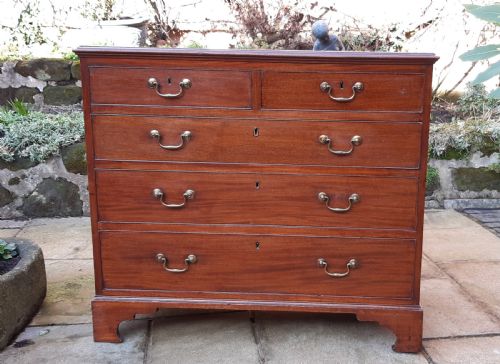 sweet small georgian mahogany chest of drawers - CATEGORY: ANTIQUE CHEST OF DRAWERS - DATED 18TH CENTURY