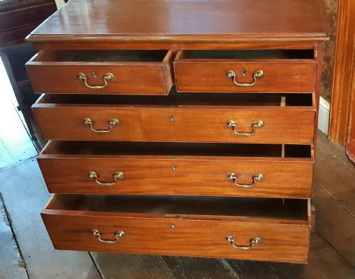 SWEET SMALL GEORGIAN MAHOGANY CHEST OF DRAWERS - ADDITIONAL PHOTO 5