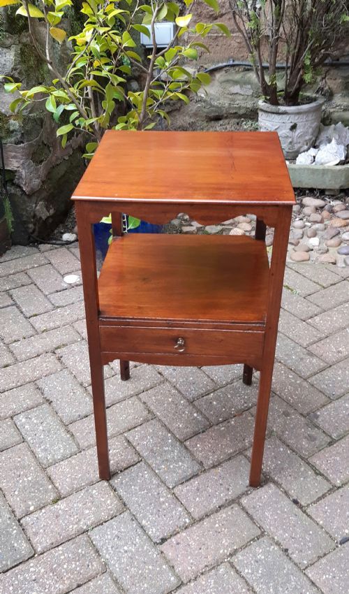 small georgian mahogany bedside table - CATEGORY: ANTIQUE CABINETS - DATED 1800