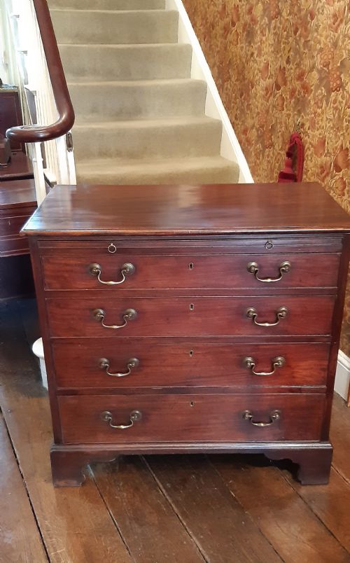 superb chippendale period mahogany chest of drawers - CATEGORY: ANTIQUE CHEST OF DRAWERS - DATED GEORGIAN