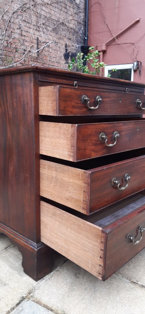 SUPERB CHIPPENDALE PERIOD MAHOGANY CHEST OF DRAWERS - ADDITIONAL PHOTO 5