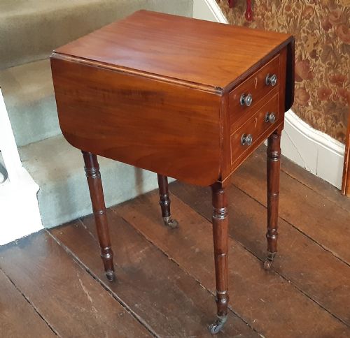 SMALL REGENCY MAHOGANY PEMBROKE TABLE - ADDITIONAL PHOTO 1