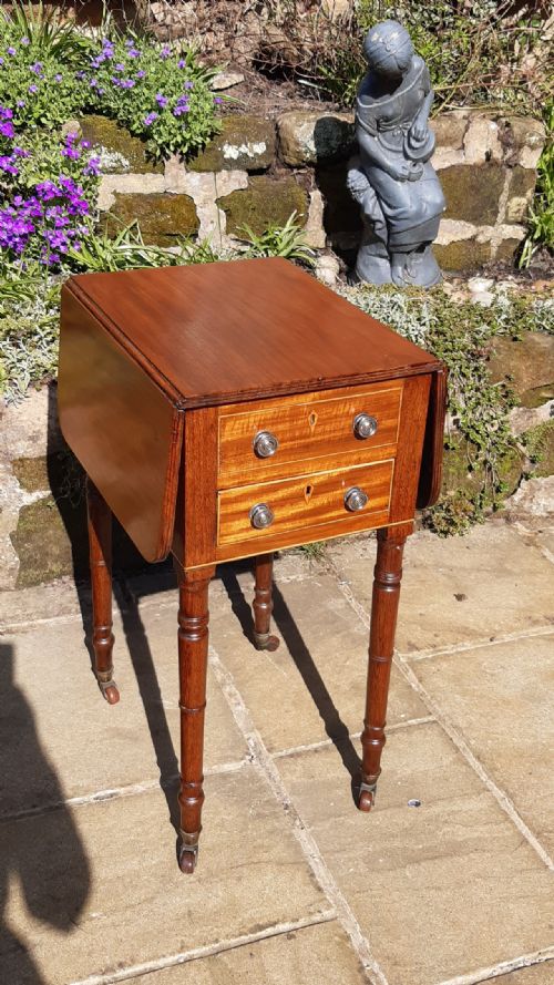 SMALL REGENCY MAHOGANY PEMBROKE TABLE - ADDITIONAL PHOTO 4