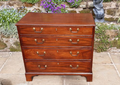 small mahogany georgian chest of drawers - CATEGORY: ANTIQUE CHEST OF DRAWERS - DATED 1750
