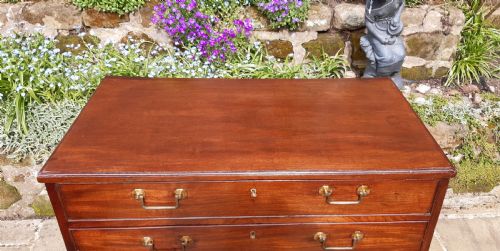 SMALL MAHOGANY GEORGIAN CHEST OF DRAWERS - ADDITIONAL PHOTO 3