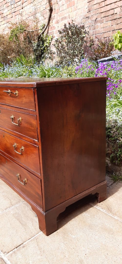 SMALL MAHOGANY GEORGIAN CHEST OF DRAWERS - ADDITIONAL PHOTO 4
